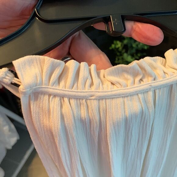 H&M Size 4 white/cream Boho maxi dress. Crepe like material - Picture 9 of 10